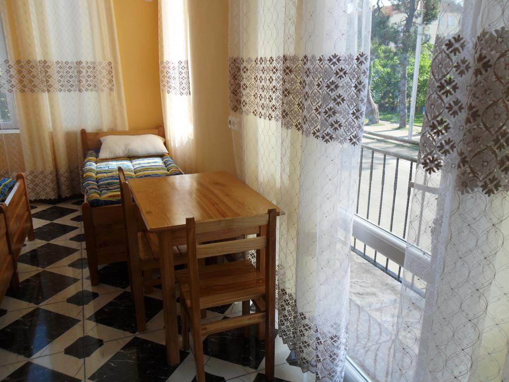 Guest House Nika Kobuleti Esterno foto