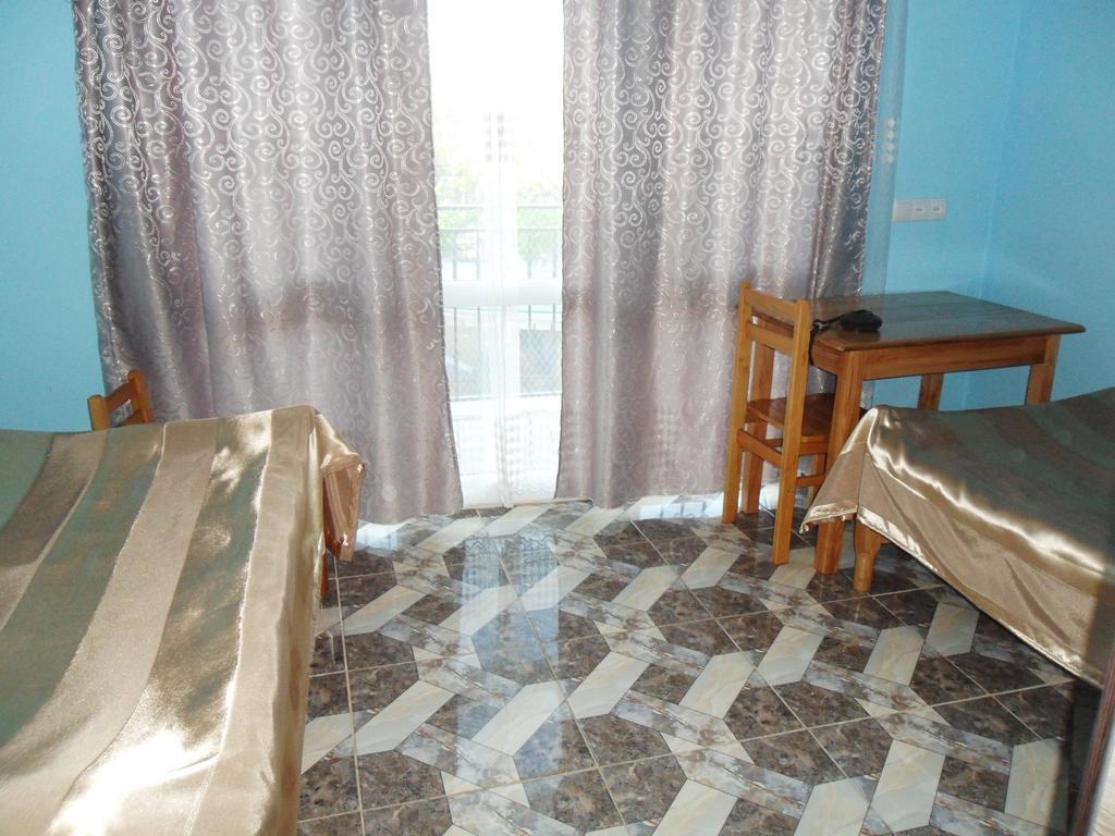 Guest House Nika Kobuleti Esterno foto