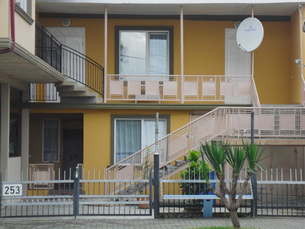 Guest House Nika Kobuleti Esterno foto