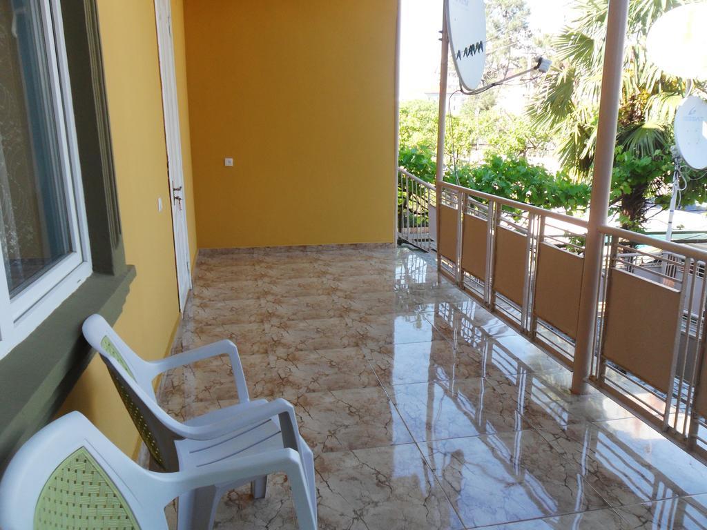 Guest House Nika Kobuleti Esterno foto