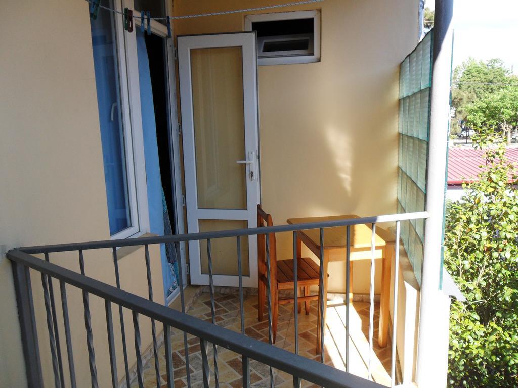 Guest House Nika Kobuleti Esterno foto