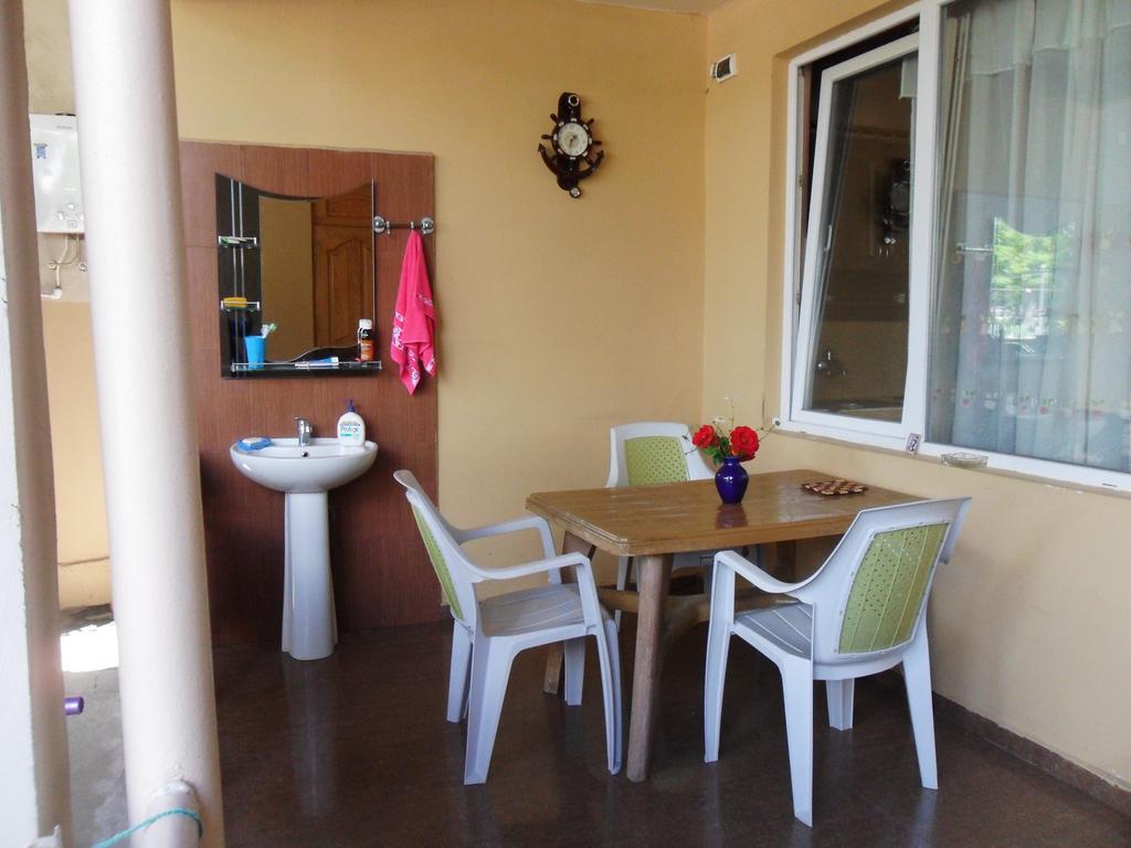 Guest House Nika Kobuleti Esterno foto