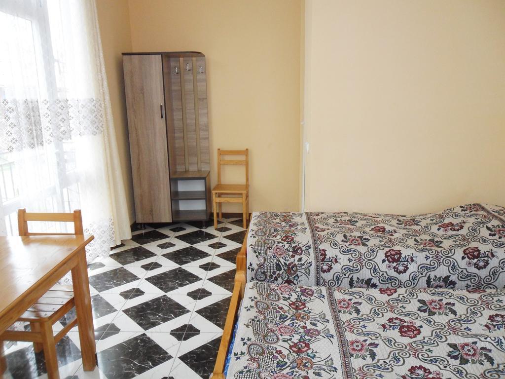 Guest House Nika Kobuleti Esterno foto