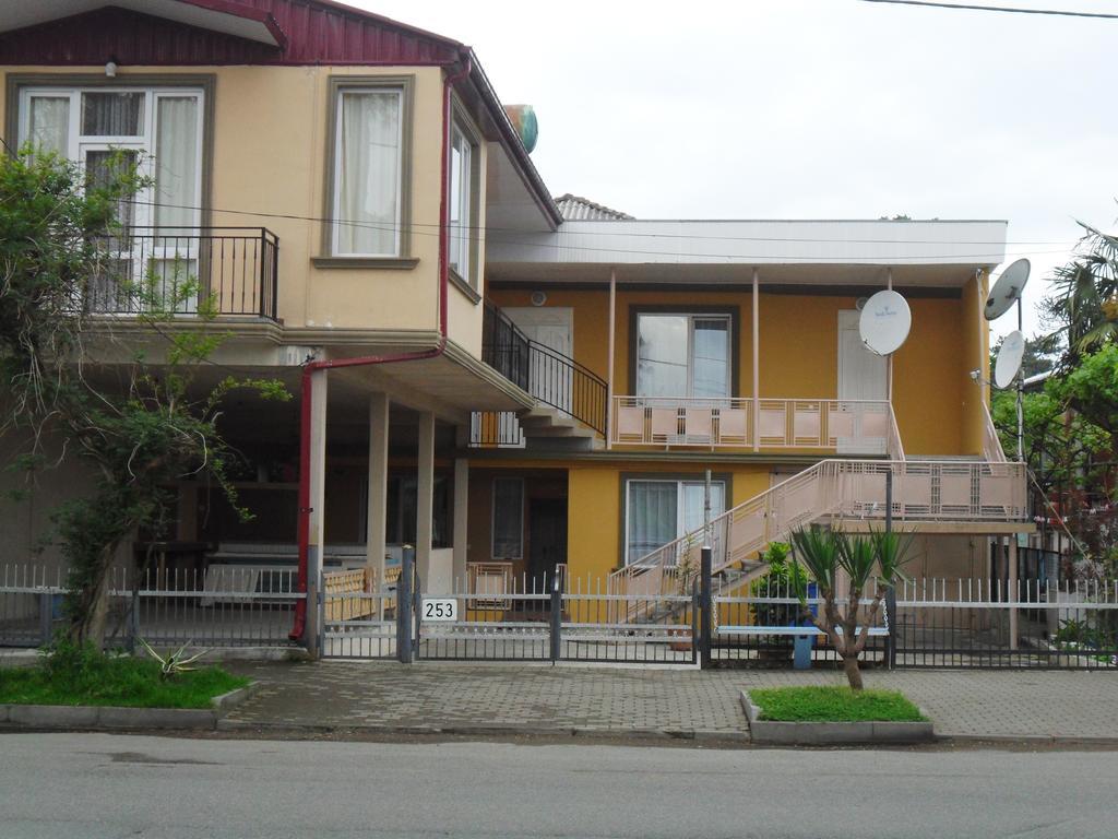 Guest House Nika Kobuleti Esterno foto