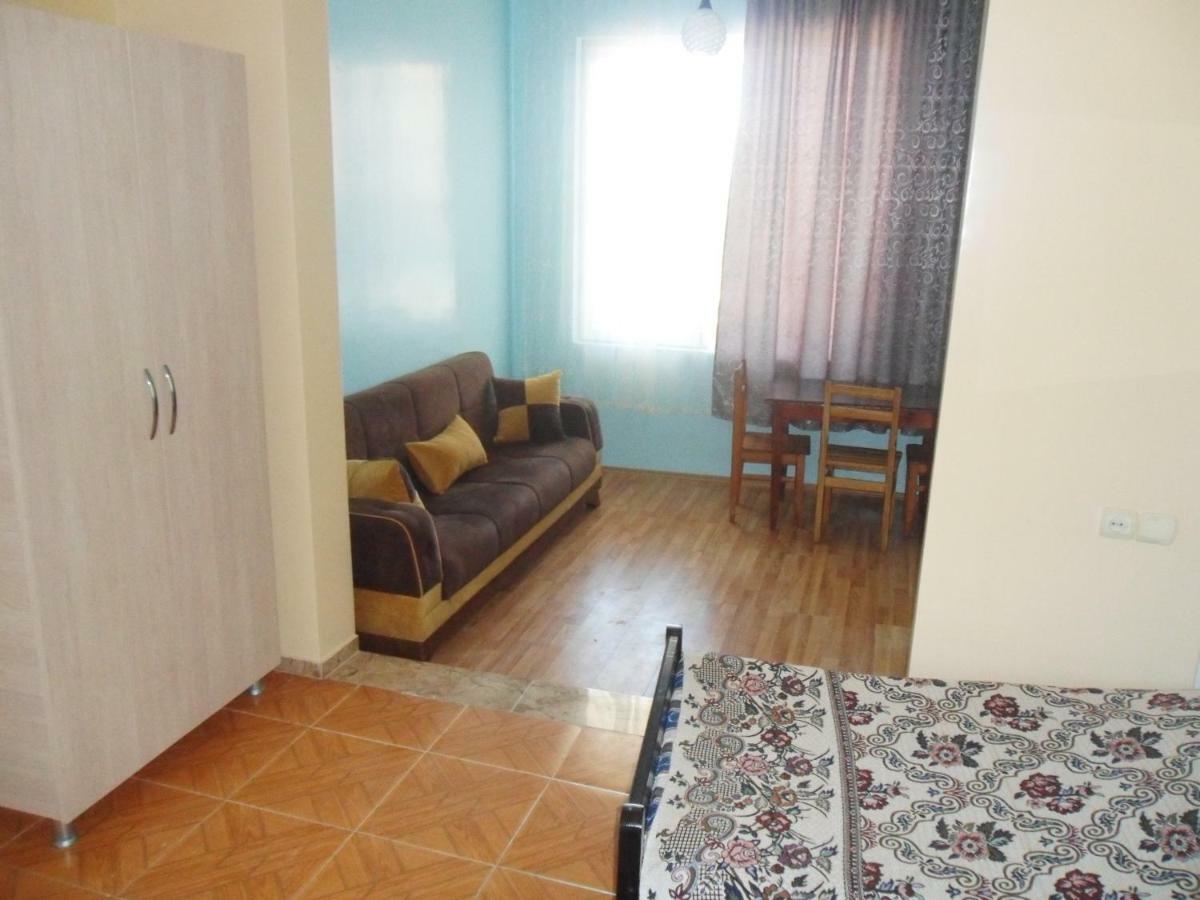 Guest House Nika Kobuleti Esterno foto