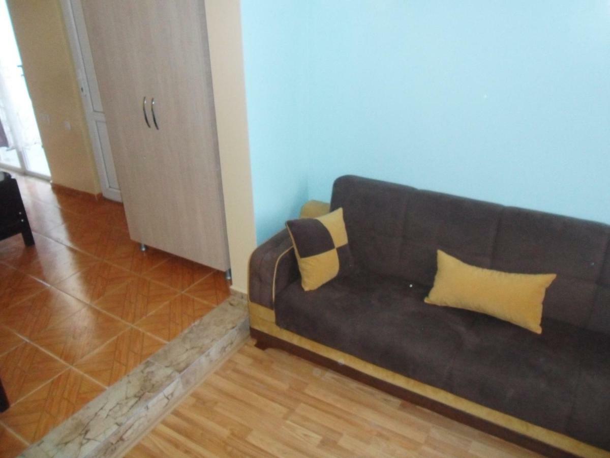 Guest House Nika Kobuleti Esterno foto