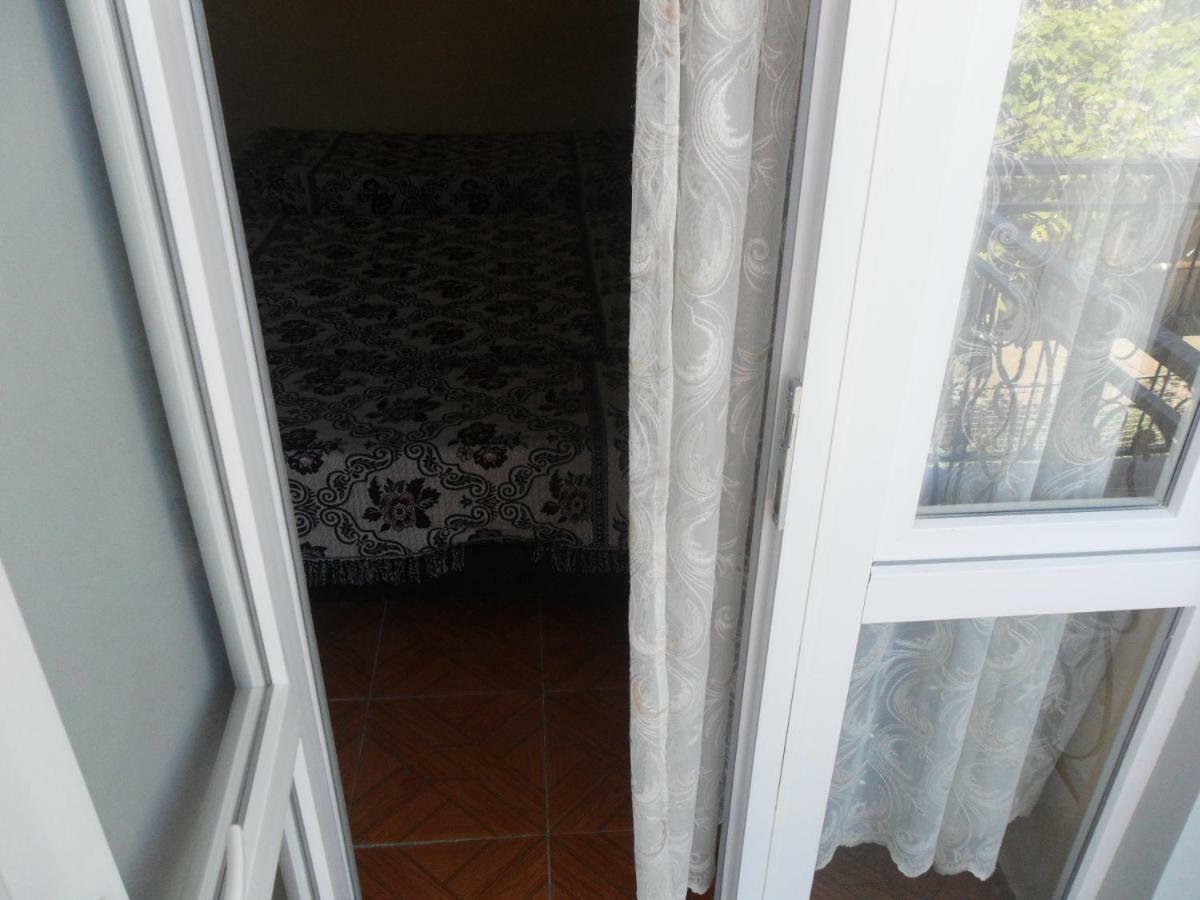 Guest House Nika Kobuleti Esterno foto